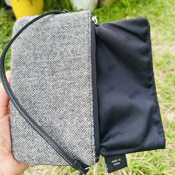 Vintage Coach Coach Herringbone Woolen Tweed Clutch Wristlet Black and White - Picture 5 of 16